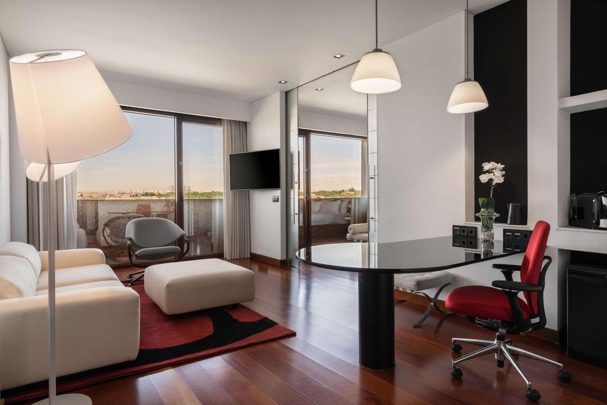 One-Bedroom King Suite