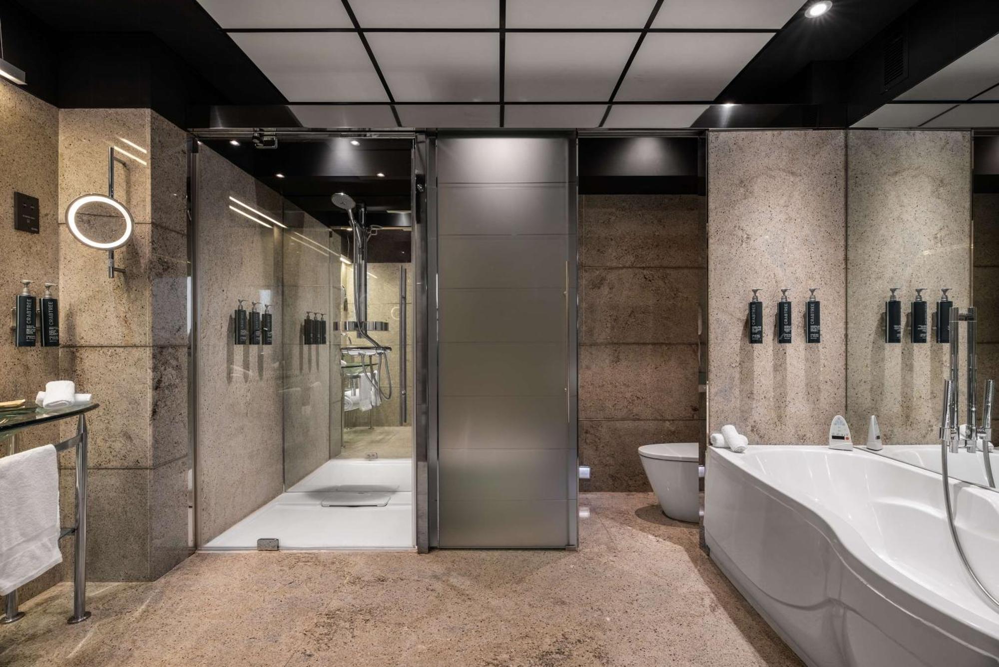 One-Bedroom King Suite